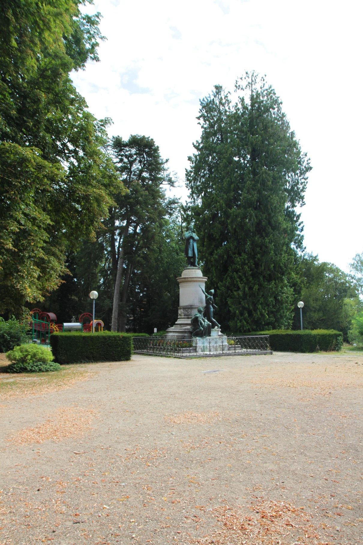Louis Pasteur's monument (Dole) - 01.JPG